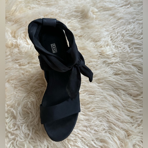Ugg black fabric bow tie wedges - Picture 2 of 4